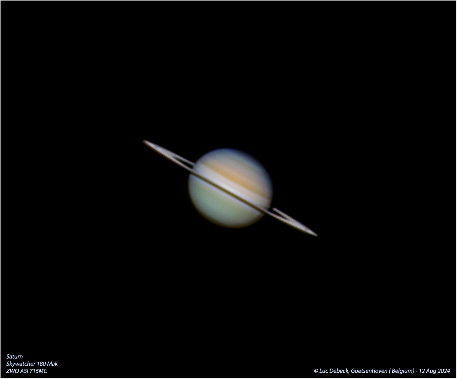 Saturnus 12 augustus (opname Luc Debeck). Je merkt hoezeer we dit jaar al op de zijkant van de ringen kijken, waardoor deze véél minder goed te zien zijn.